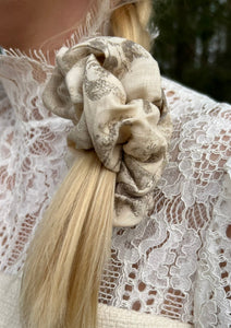 Lininė plaukų gumytė - Provansas šviesiomis gėlėmis
